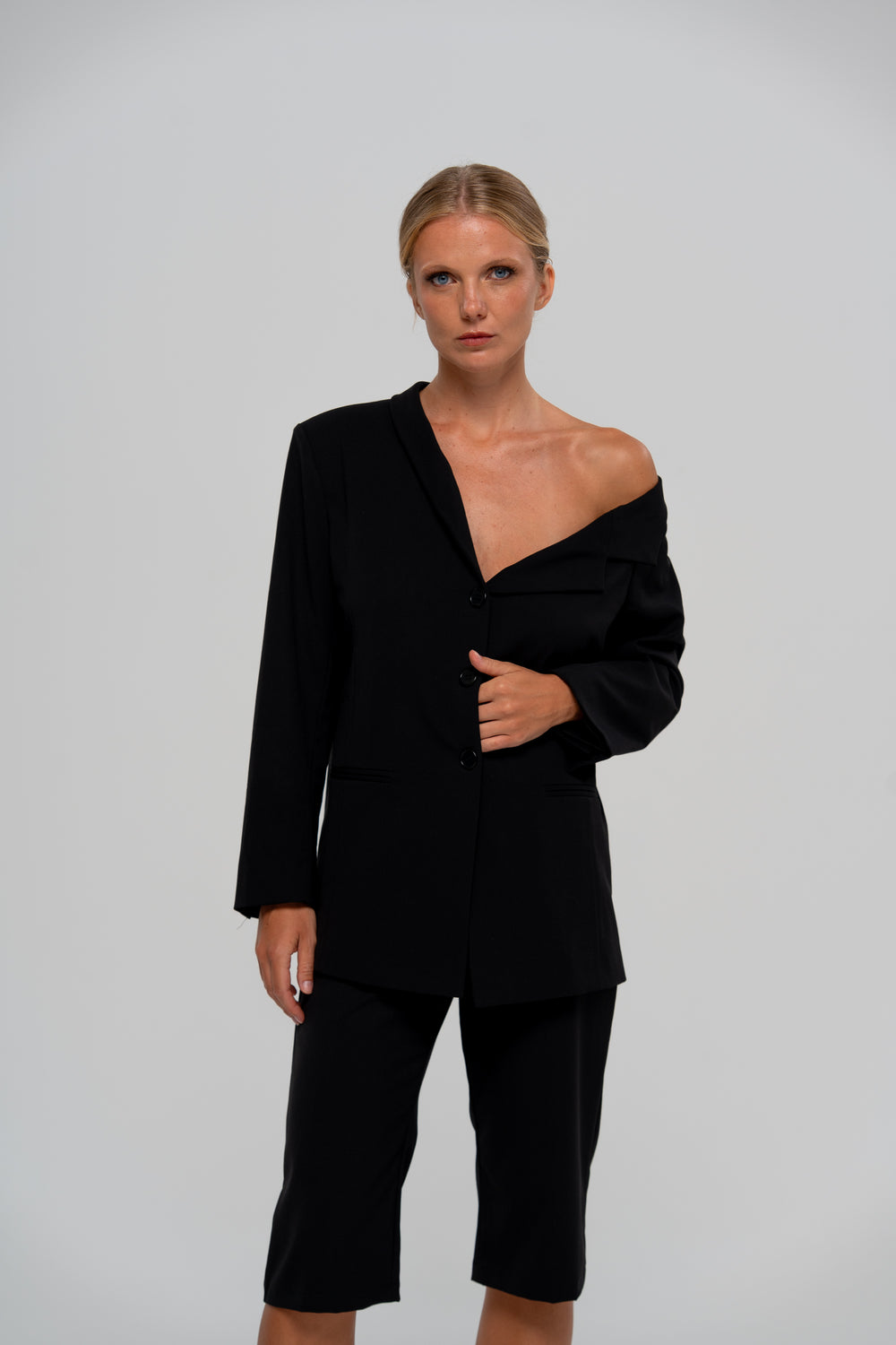 Lyra Blazer in Black, front view styled with the Cira Bermuda, made in Italy by The Ethos Studio